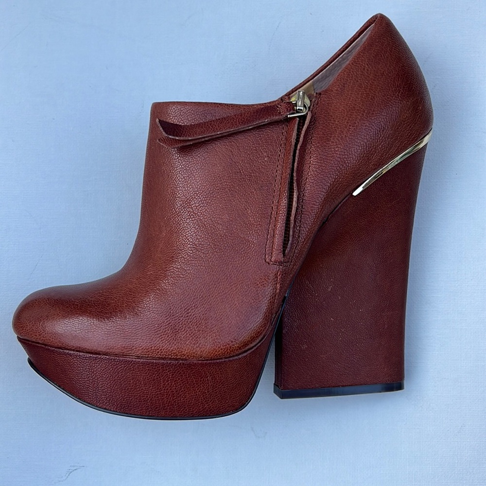 Gorgeous Boutique 9 Booties. NIB. Size 10.